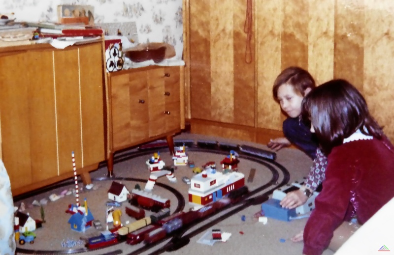 189 Teppichbahn.JPG - Der Teppichplanet Fellbach im System Trix Express. Ein frühgeschichtliches Stadium welches in direkter Linie zu Enndingen führt